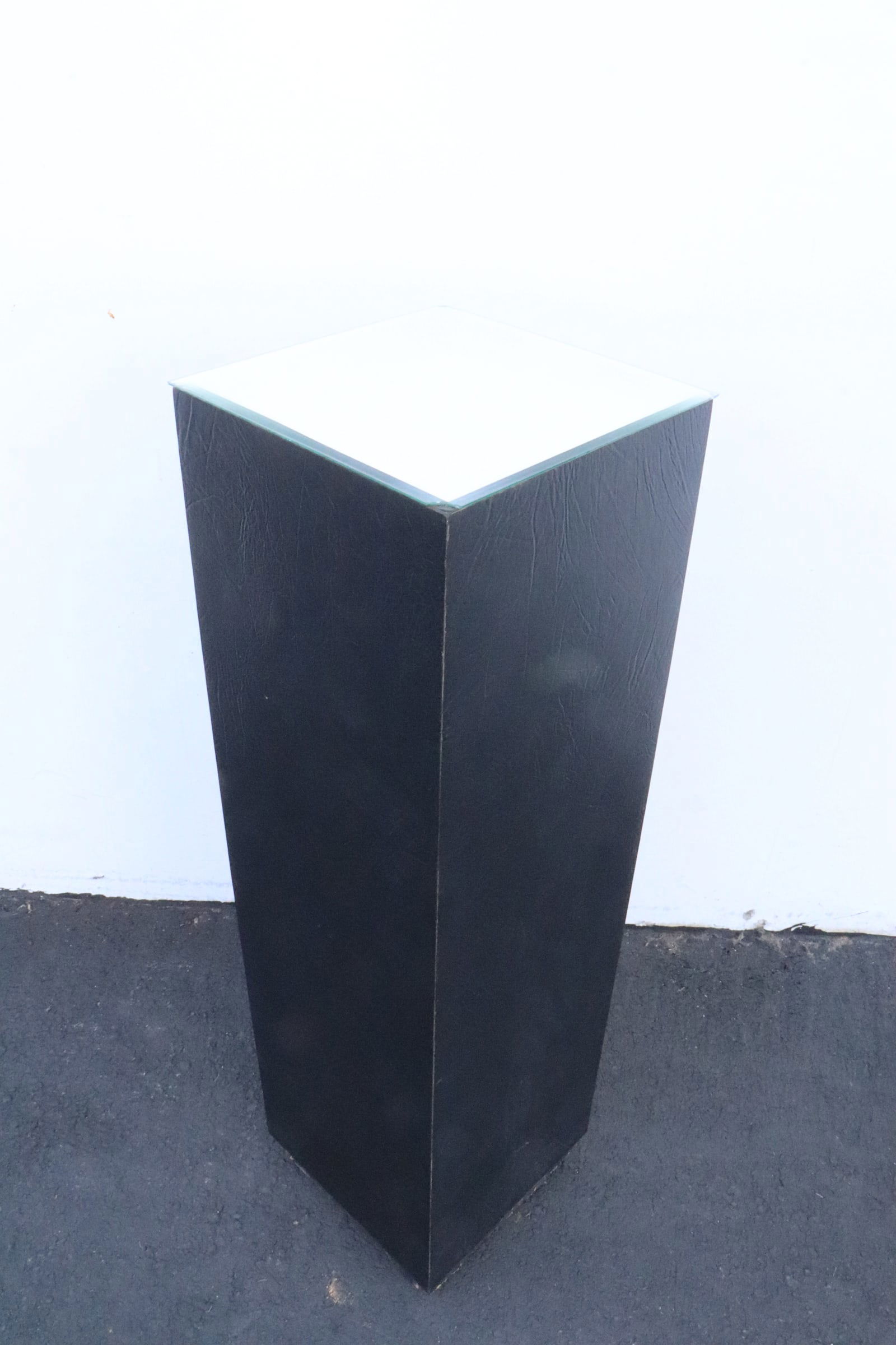 A square wood pedestal with bevel mirror top (1 of 6)