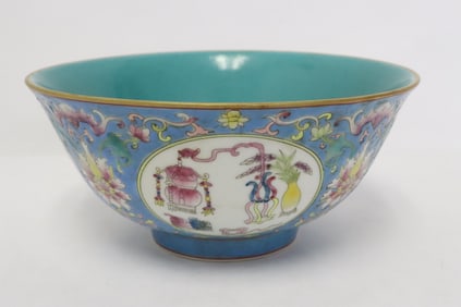 A beautiful famille rose porcelain bowl