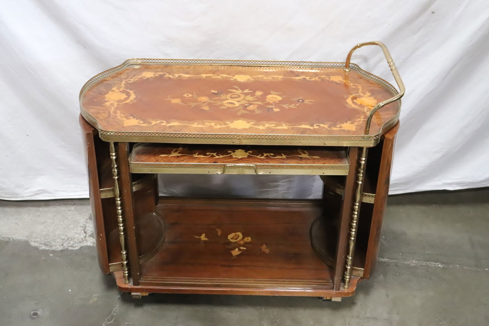 Beautiful Italian serving cart with drawer (1 of 7)