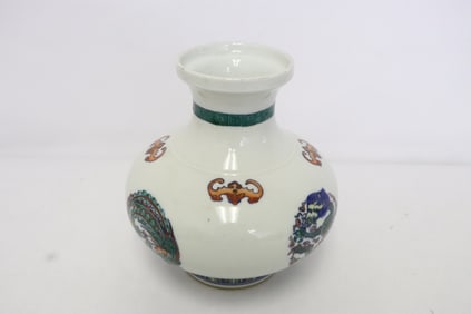 Fine wucai porcelain jar