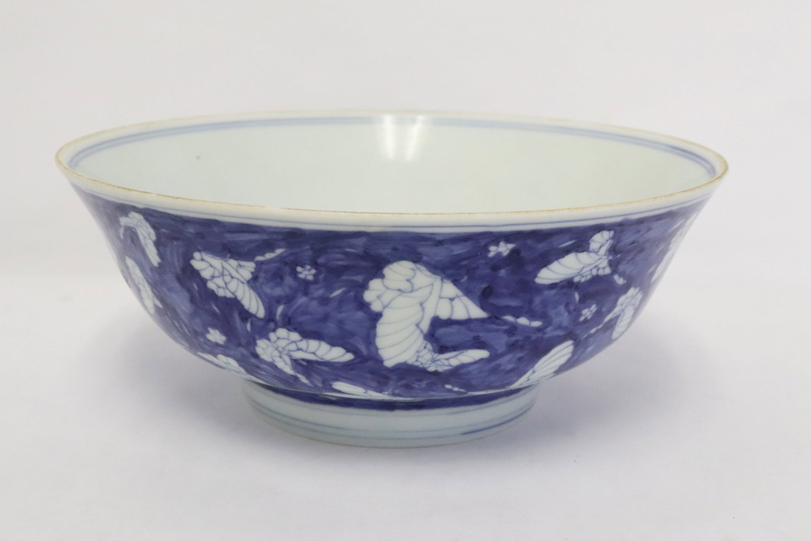 A blue and white porcelain bowl: A blue and white porcelain bowl, 2.85"x7.25"dia