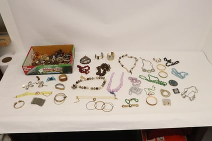 Lot of misc. jewelry