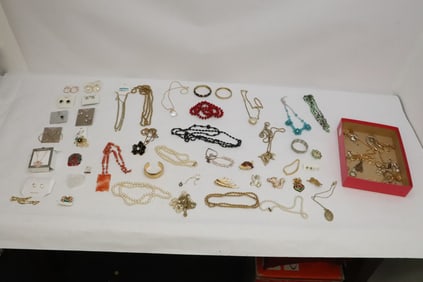 Lot of misc. jewelry