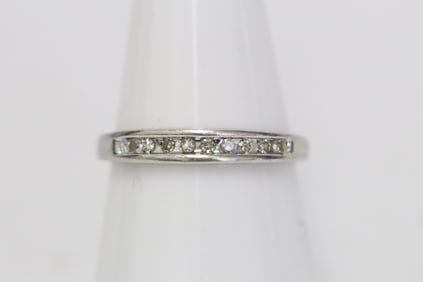 A 10K W/G diamond band