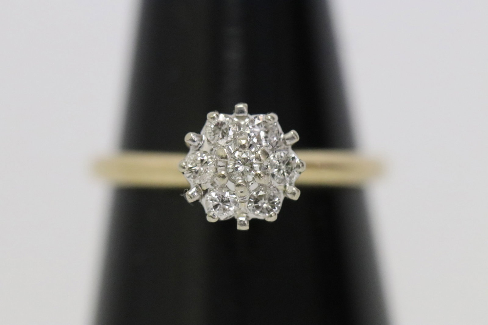 14K Y/G diamond ring: 14K Y/G ring set with 7 fine brilliant cut diamonds, tdw approx. 0.25ct, wt. 3.0gm, size 7