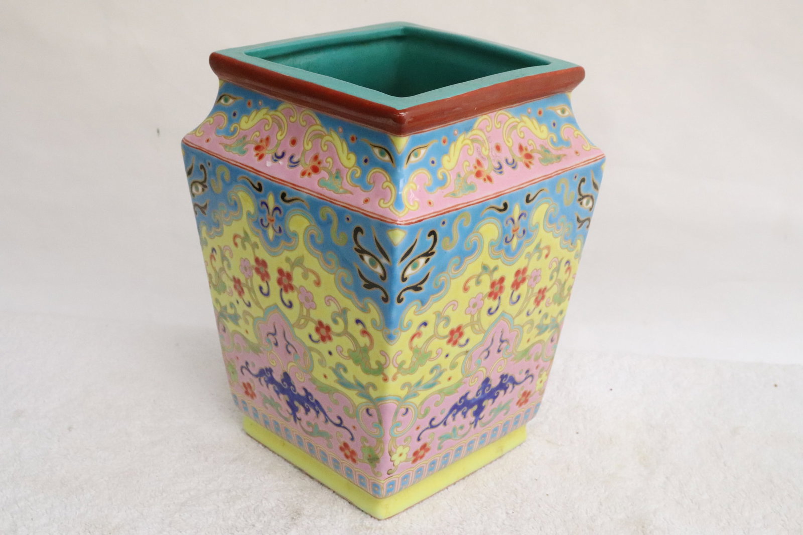 Fine Chinese famille rose square porcelain vase: Fine Chinese famille rose square porcelain vase, 7.35"x5.3"x5.3"