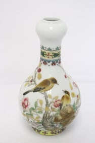 Chinese famille rose porcelain garlic top vase