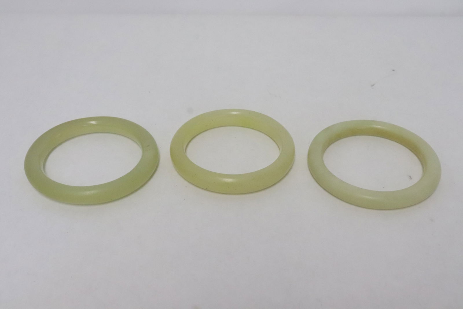 3 Chinese vintage jade like bangles: 3 Chinese vintage jade like bangles, 0.45"x2.85"dia - 0.35"x3.1"dia