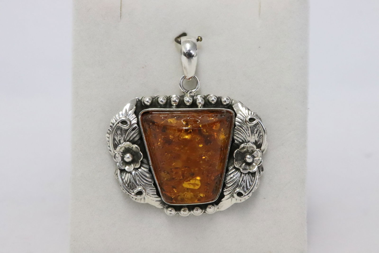 Chinese silver pendant with amber (1 of 8)