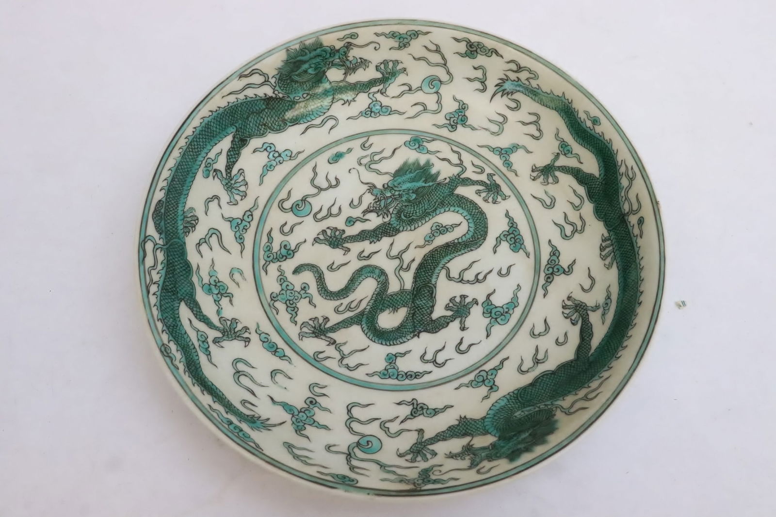 Chinese green on white porcelain plate: Chinese green on white porcelain plate with dragon motif decoration, 1.65"x8.15"dia