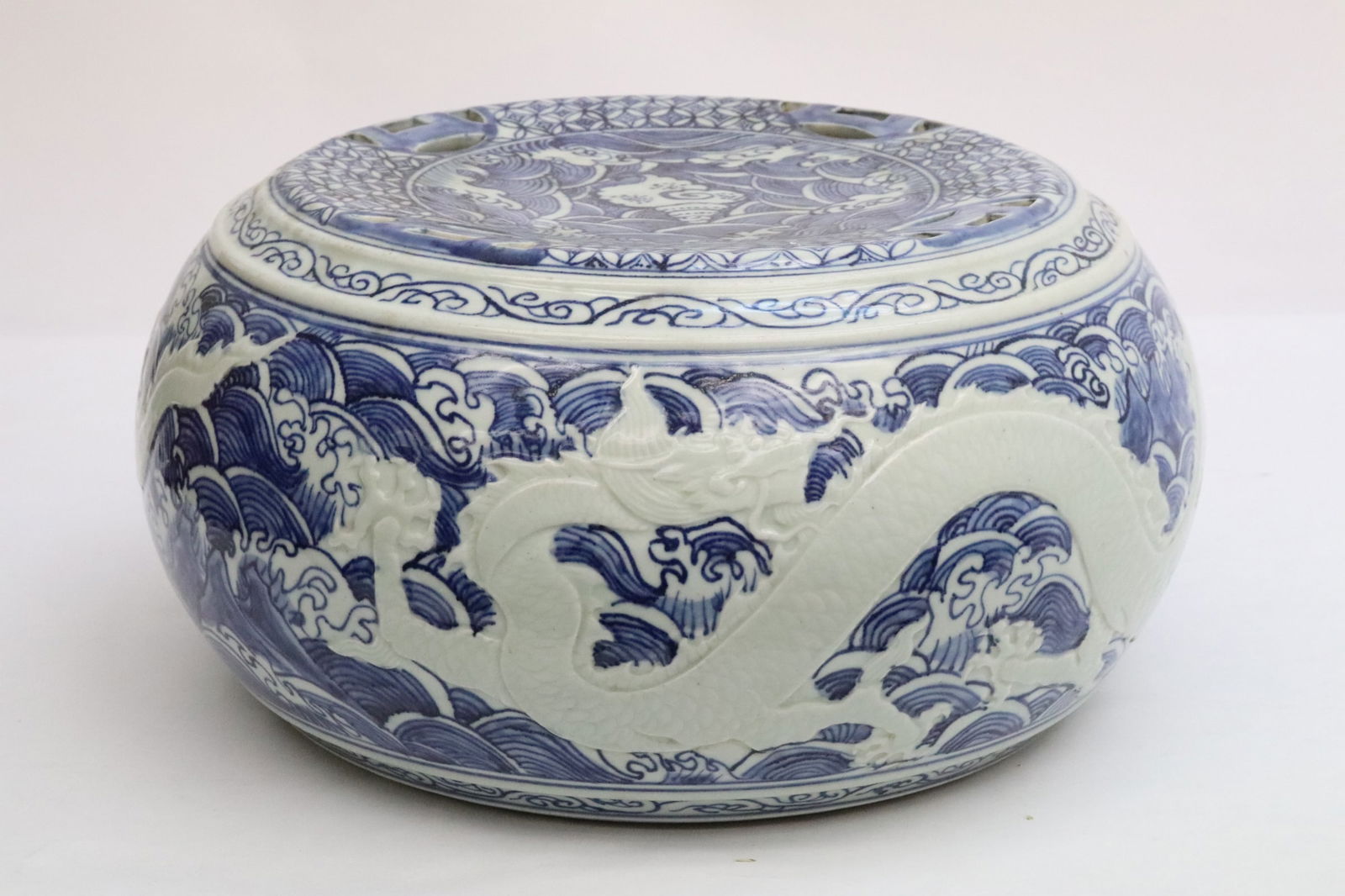 Chinese blue and white porcelain stool(?): Chinese blue and white porcelain stool(?), 7.05"x14.17"dia