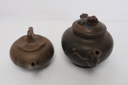2 Chinese Yixing teapots