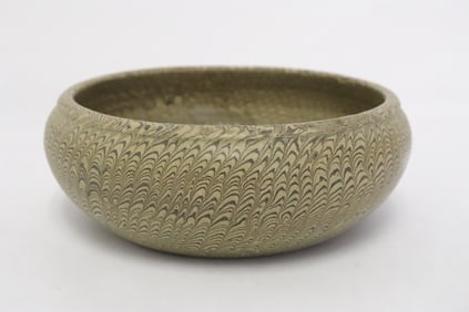 A marbled brush wash