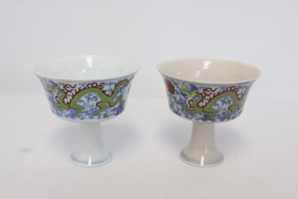 2 Chinese wucai porcelain stem cups