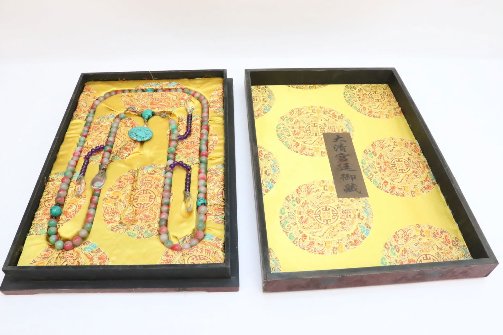 Long Chinese necklace in lacquer style box (1 of 13)