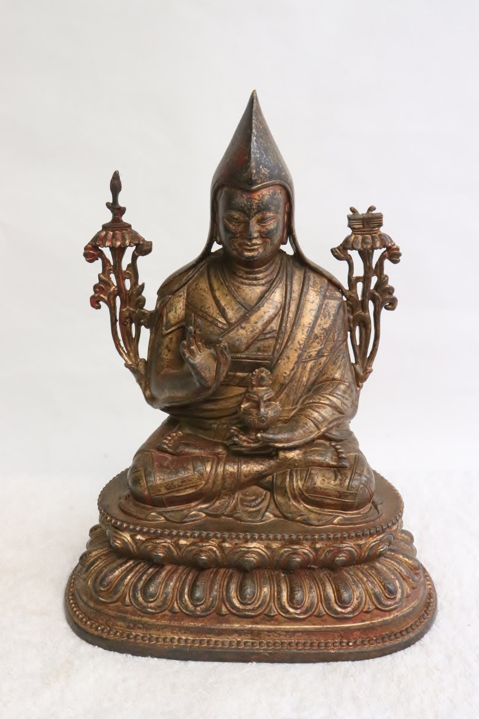 Fine Chinese gilt bronze sculpture of deity: Fine Chinese gilt bronze sculpture of deity, 9.6"H