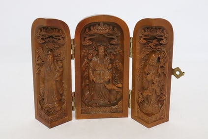 A wood like 3-panel shrine