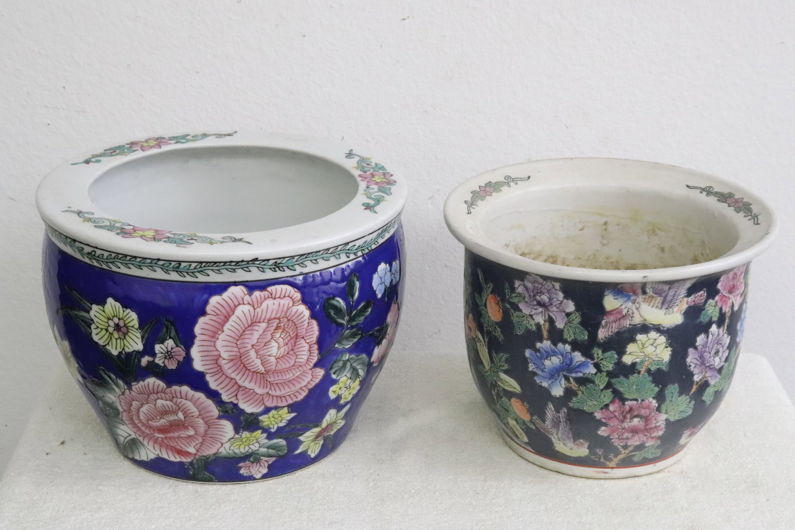 2 famille rose porcelain planters: 2 famille rose porcelain planters, 7.15"x9.25"dia, 7.7"x10.2"dia