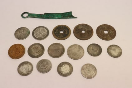 Lot of Chinese simulated coins