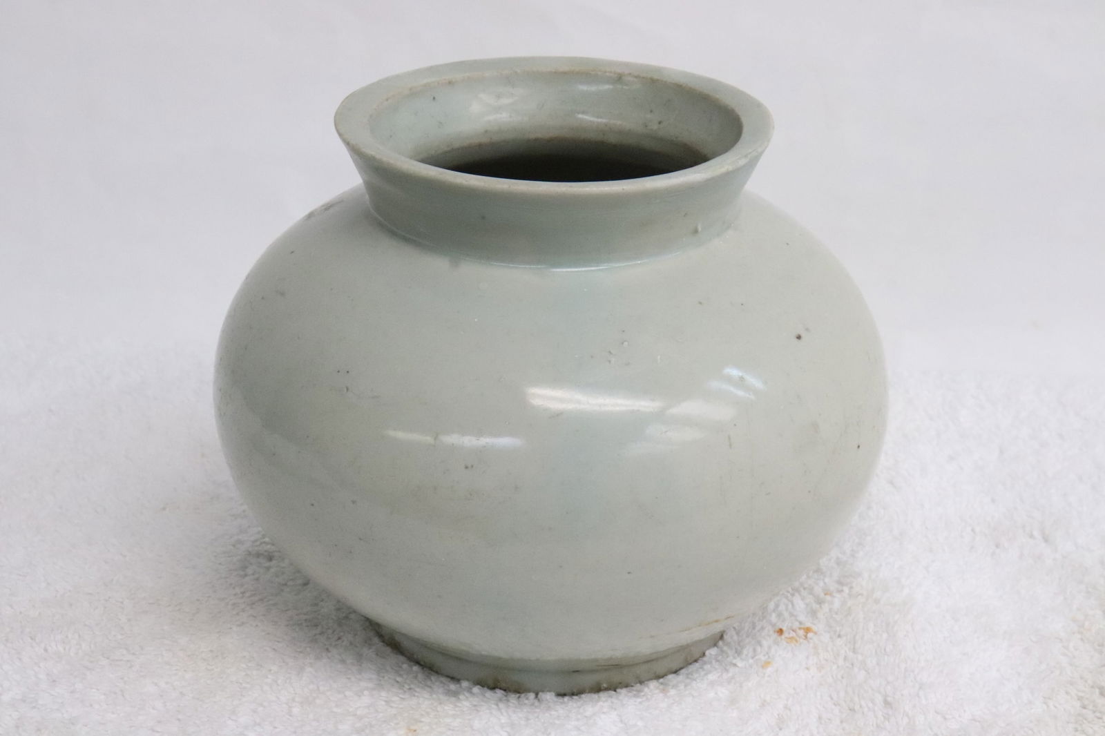 Vintage Korean white porcelain jar (1 of 7)
