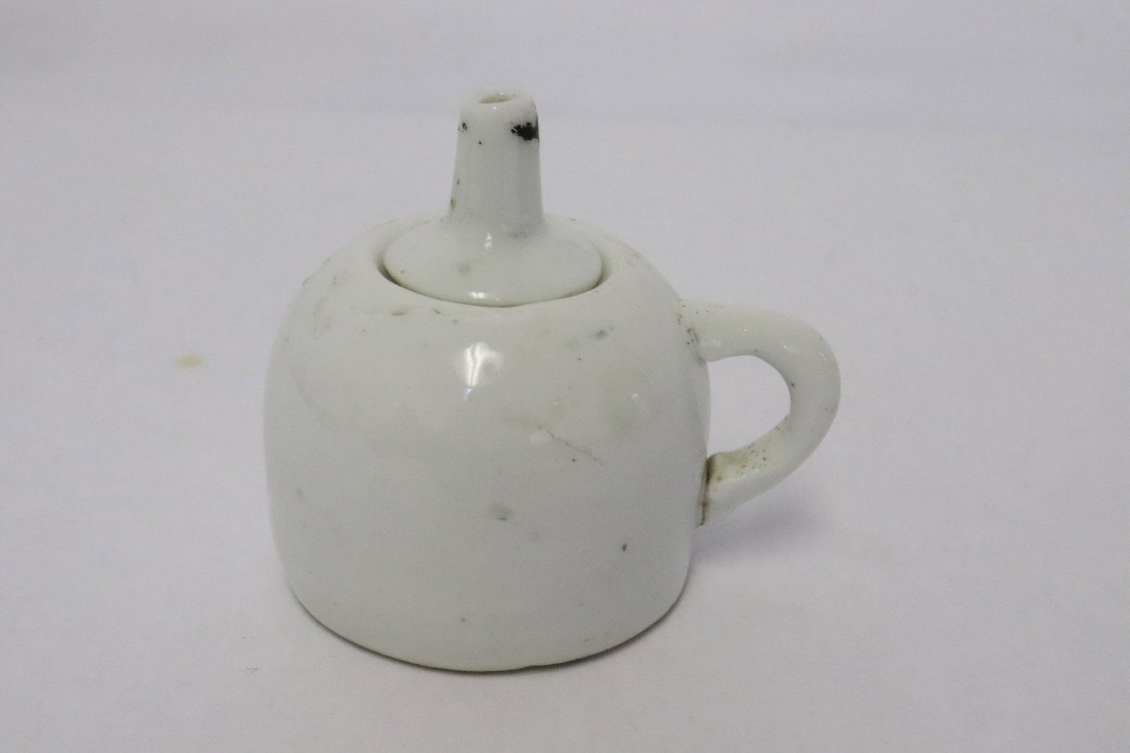 Vintage Korean white porcelain water dripper(?): Vintage Korean white porcelain water dripper(?), 3.15"x3.45"x2.65"