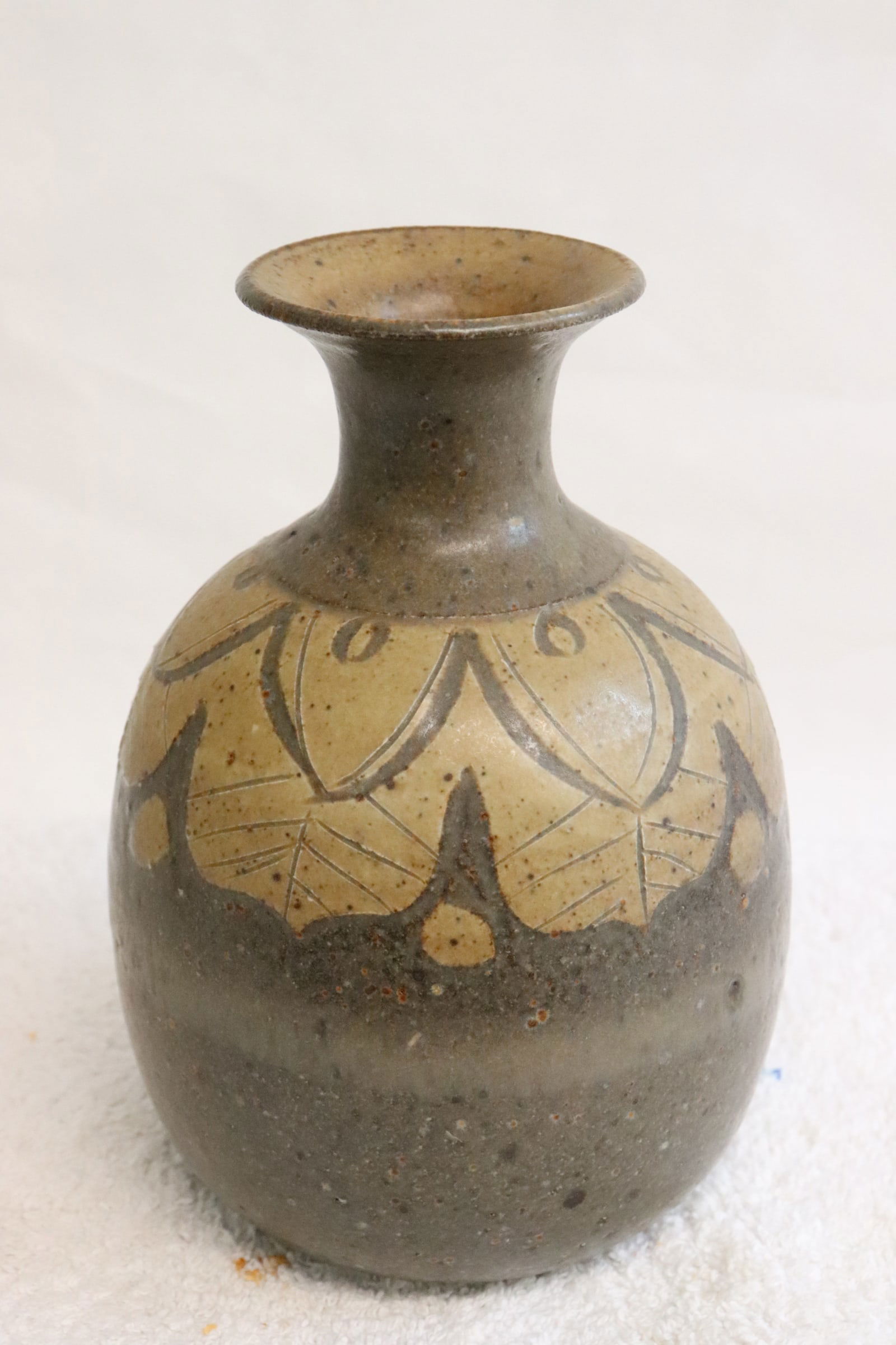 A brown glazed vintage Korean jar (1 of 8)