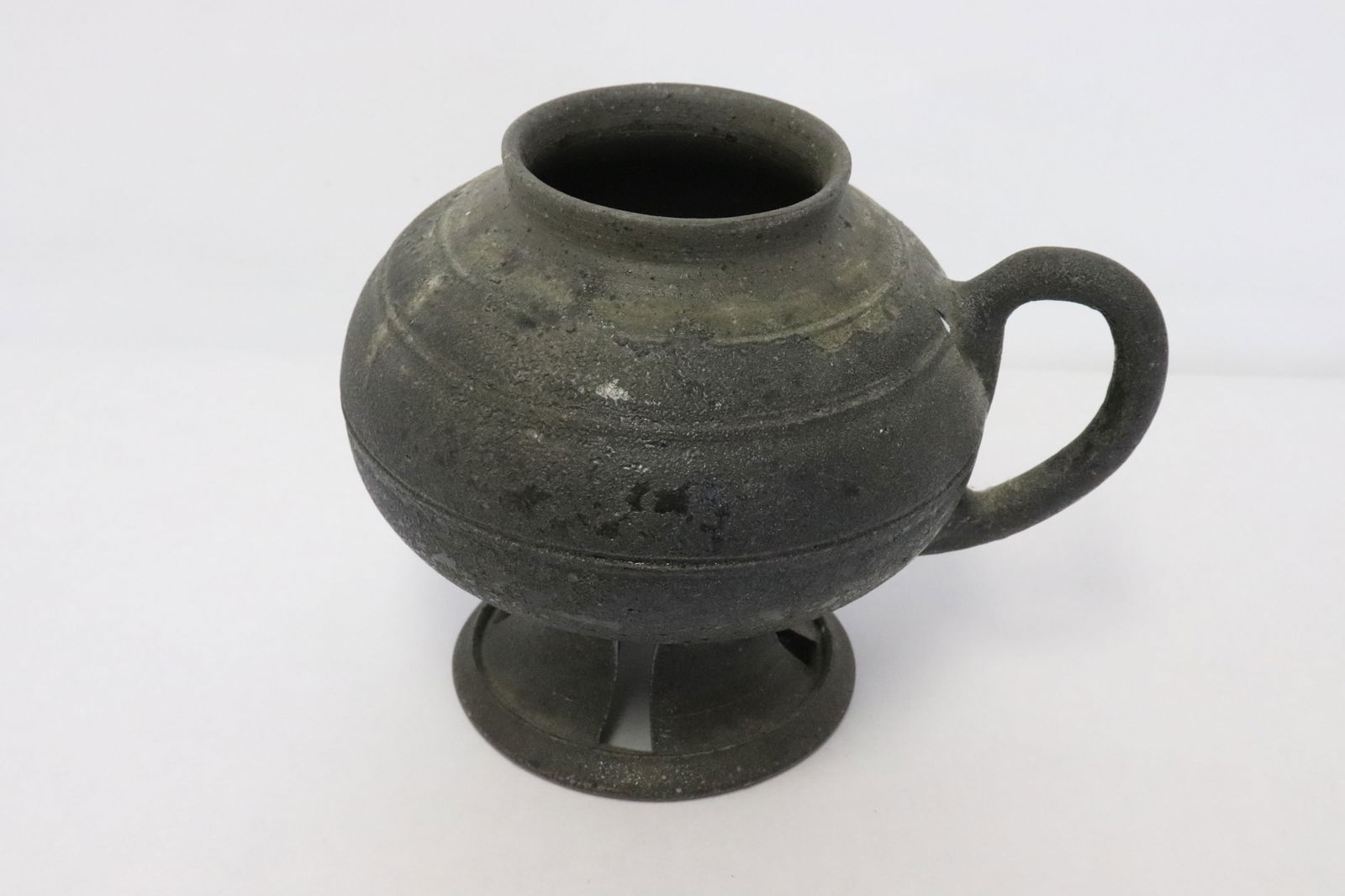 Vintage signed Korean porcelain/ earthenware handled ? (1 of 8)