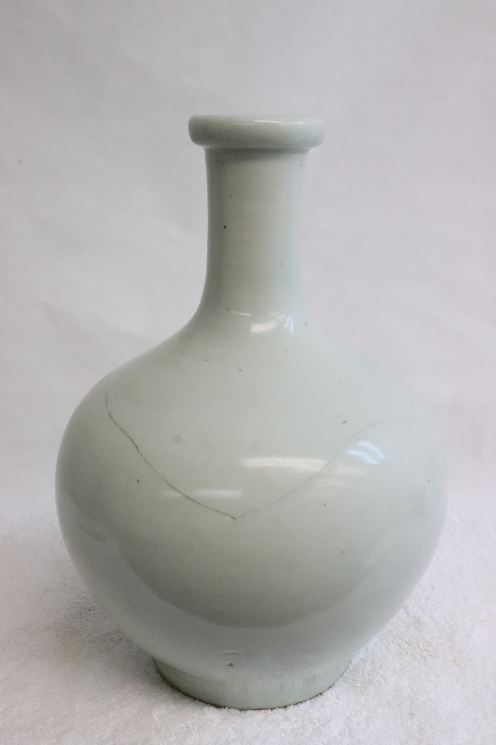 Korean vintage white porcelain bottle vase, hairline: Korean vintage white porcelain bottle vase, hairline, 11.8"x8.3"dia