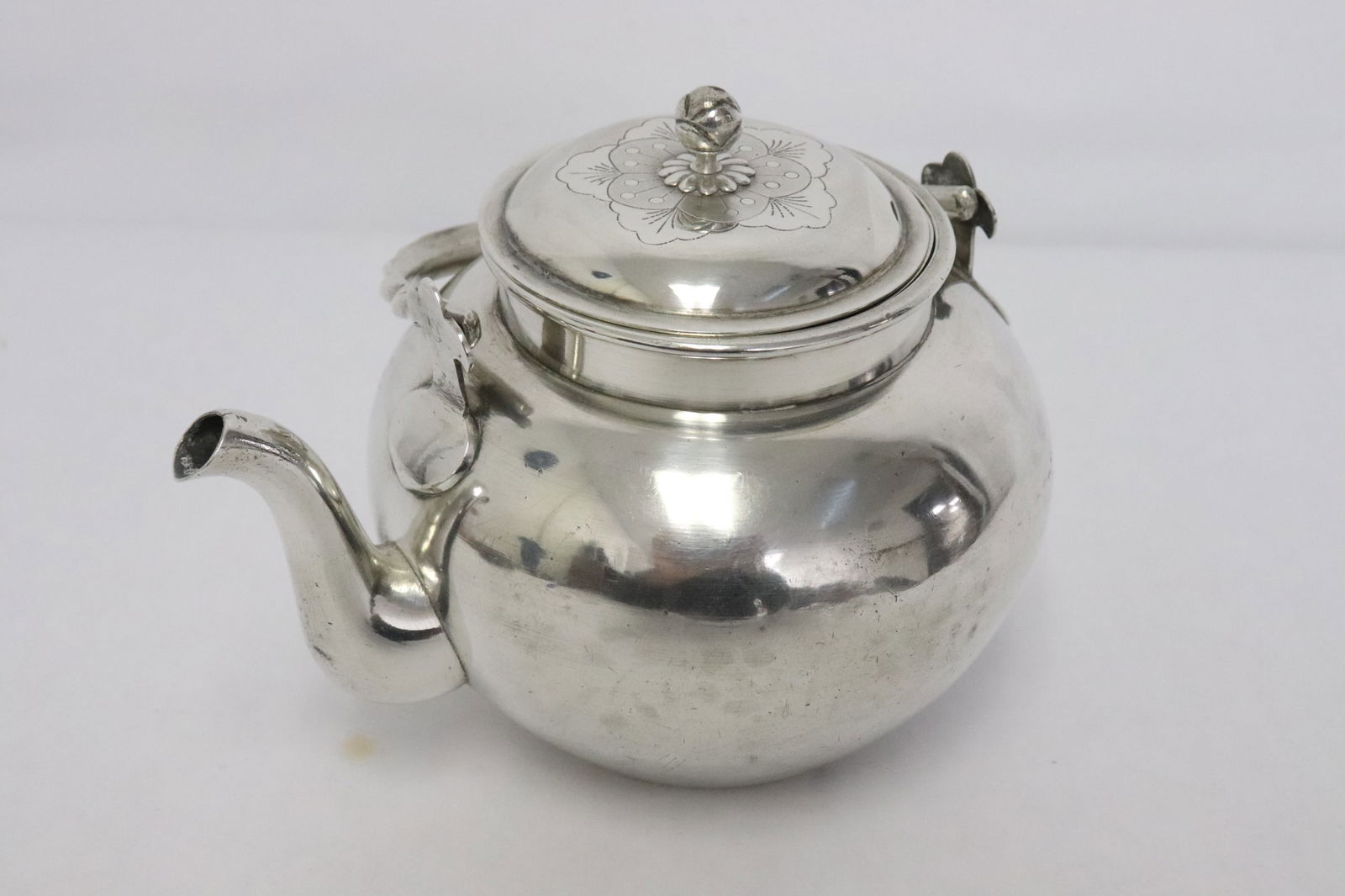 Vintage Korean silver teapot, wt. 341gm (1 of 8)