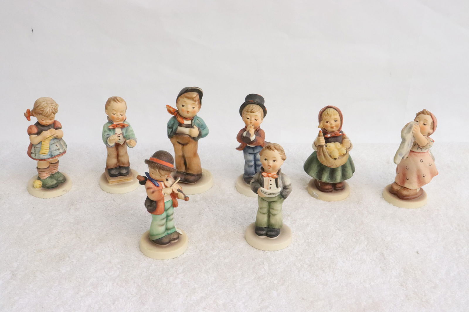 8 Hummel figurines: 8 Hummel figurines, 3.2"H - 3.75"H