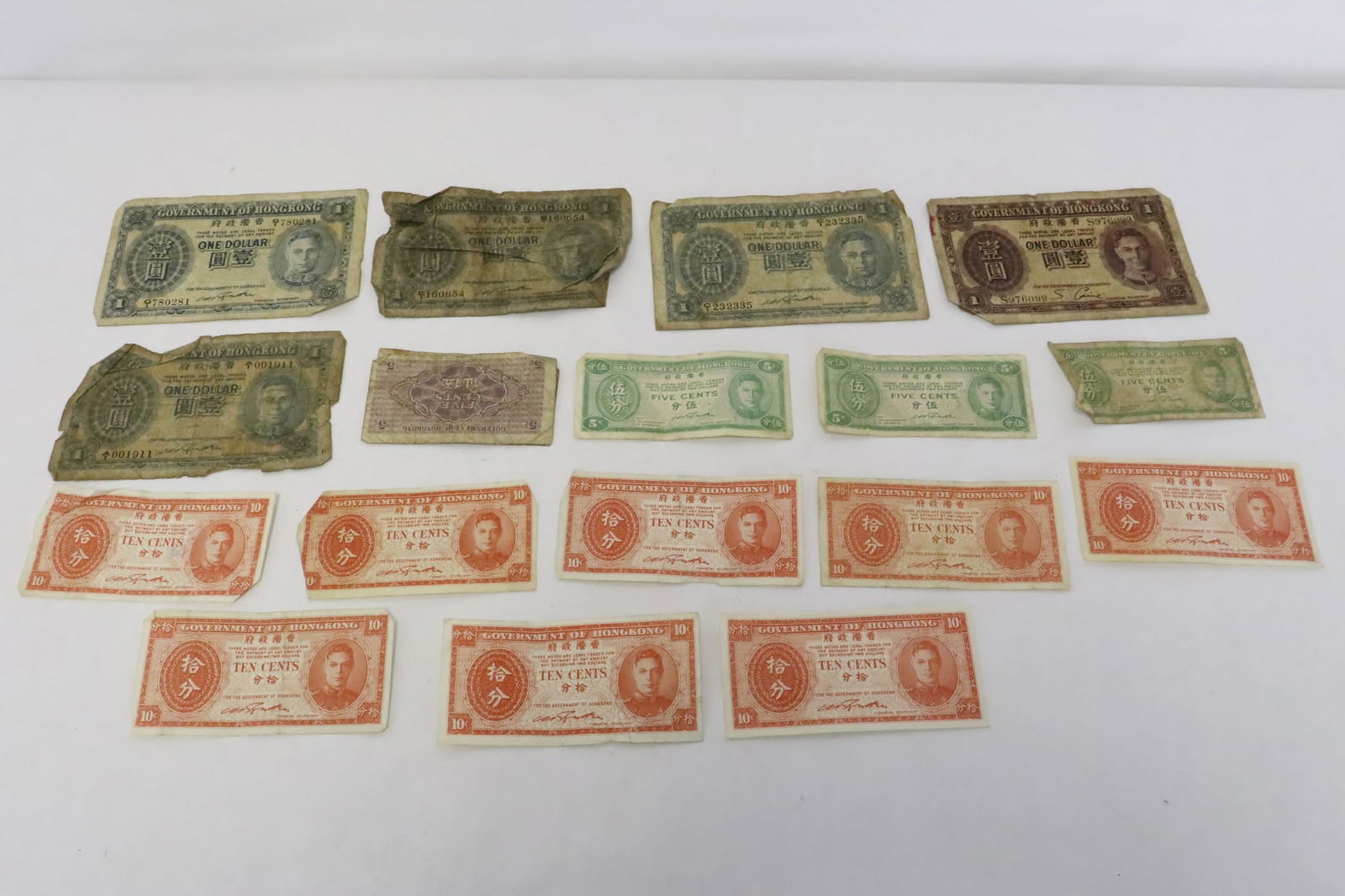 Lot of vintage Hong Kong currency banknotes (1 of 12)
