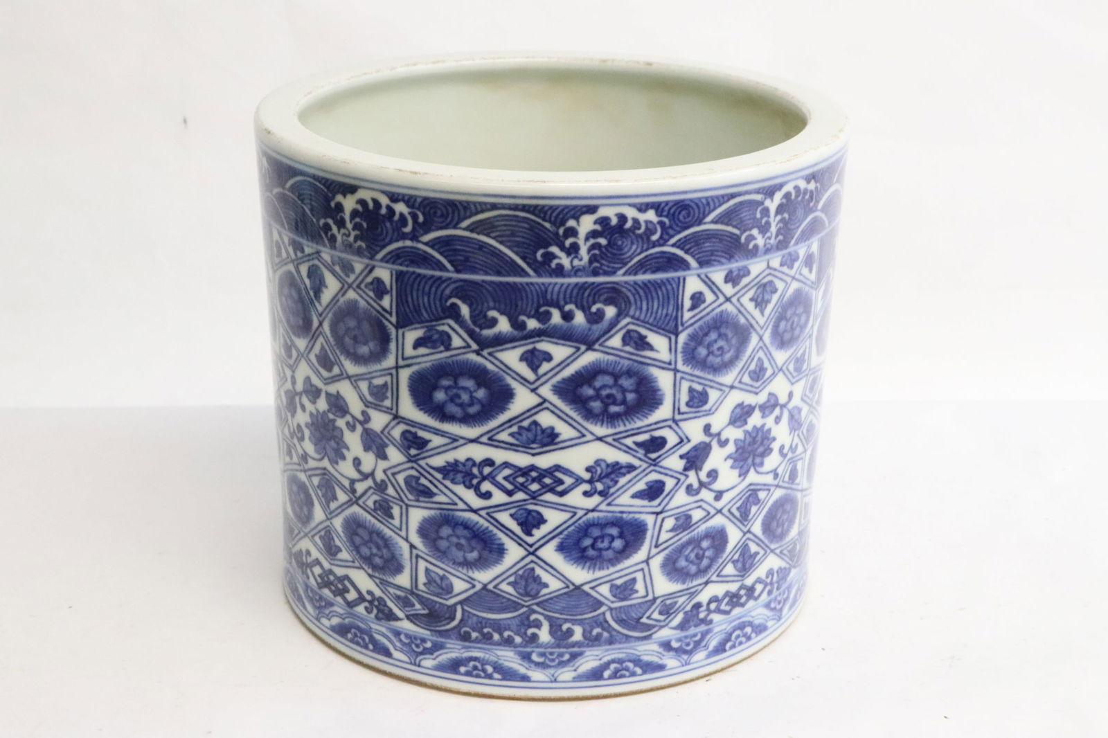 Chinese blue and white brush holder: Chinese blue and white brush holder, 6.2"x7"dia