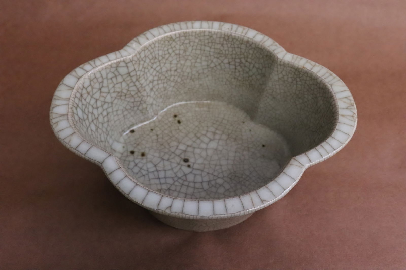 A crackleware porcelain brush wash: A crackleware porcelain brush wash, 2.4"x5.9"x4.85"