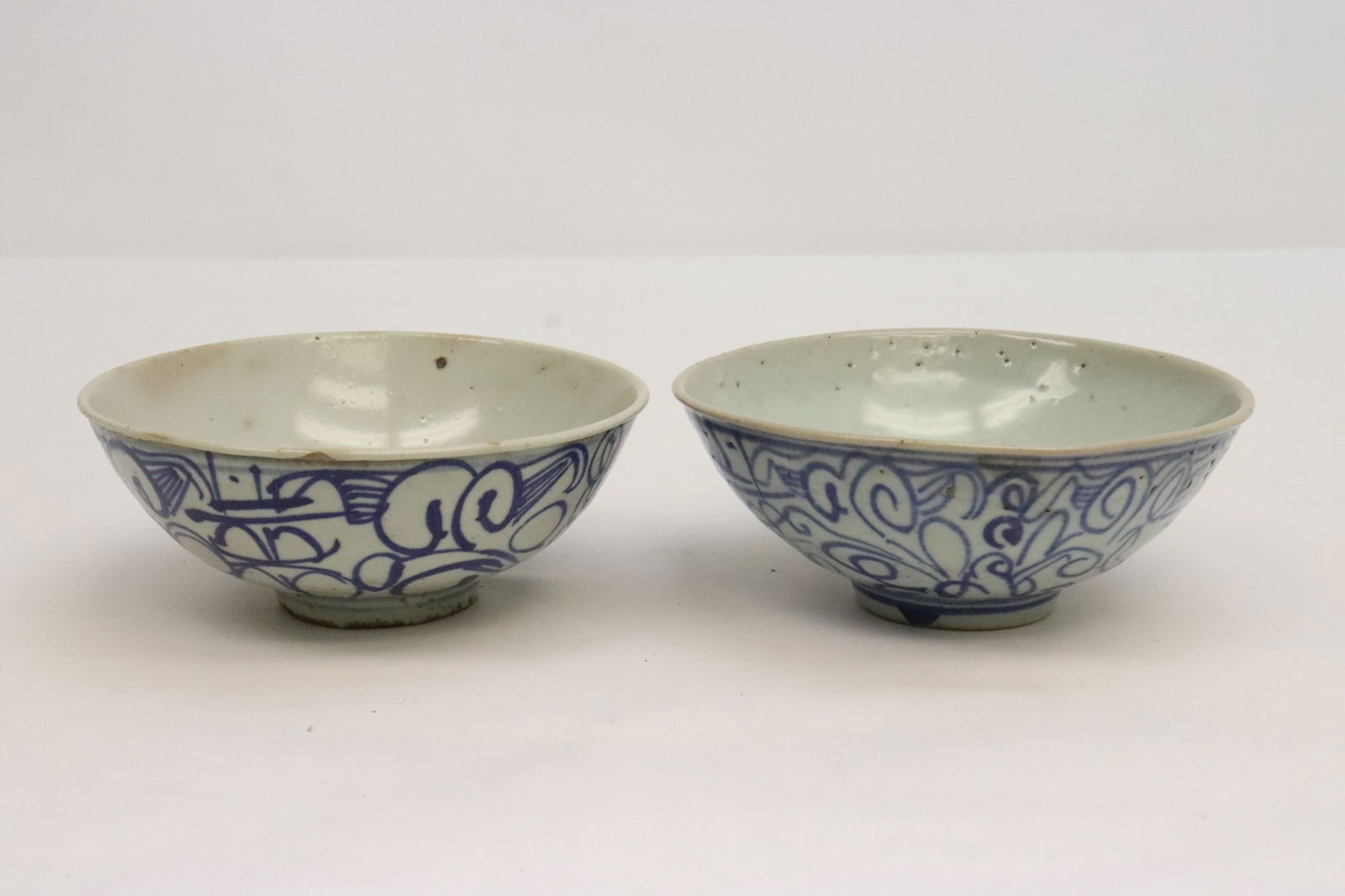 2 Chinese antique blue and white porcelain bowls: 2 Chinese antique blue and white porcelain bowls, 2.15"x5.15"dia ea