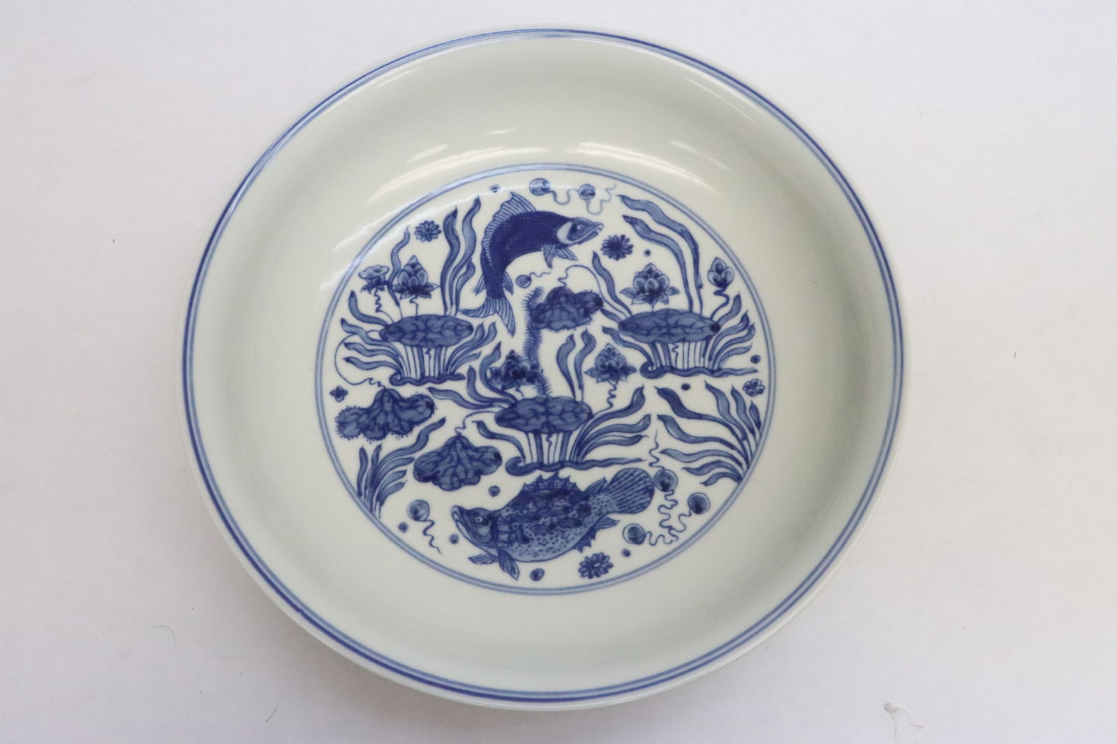 Chinese blue and white porcelain plate: Chinese blue and white porcelain plate, 2"x8.35"dia