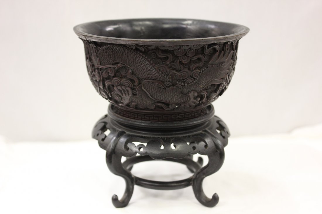 Chinese cinnabar bowl decorated with dragon: Chinese cinnabar bowl (3.35"Hx6.65"dia) decorated with dragon