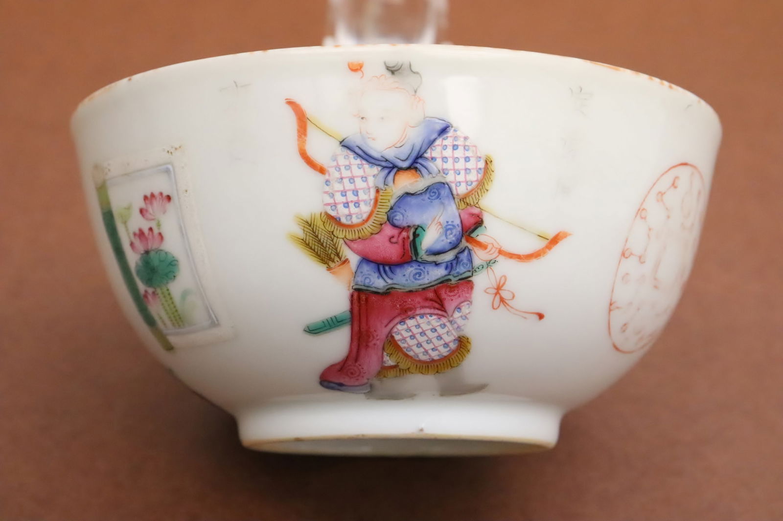 Chinese antique famille rose porcelain bowl: Fine Chinese antique famille rose porcelain bowl, 2.2"x4.4"dia