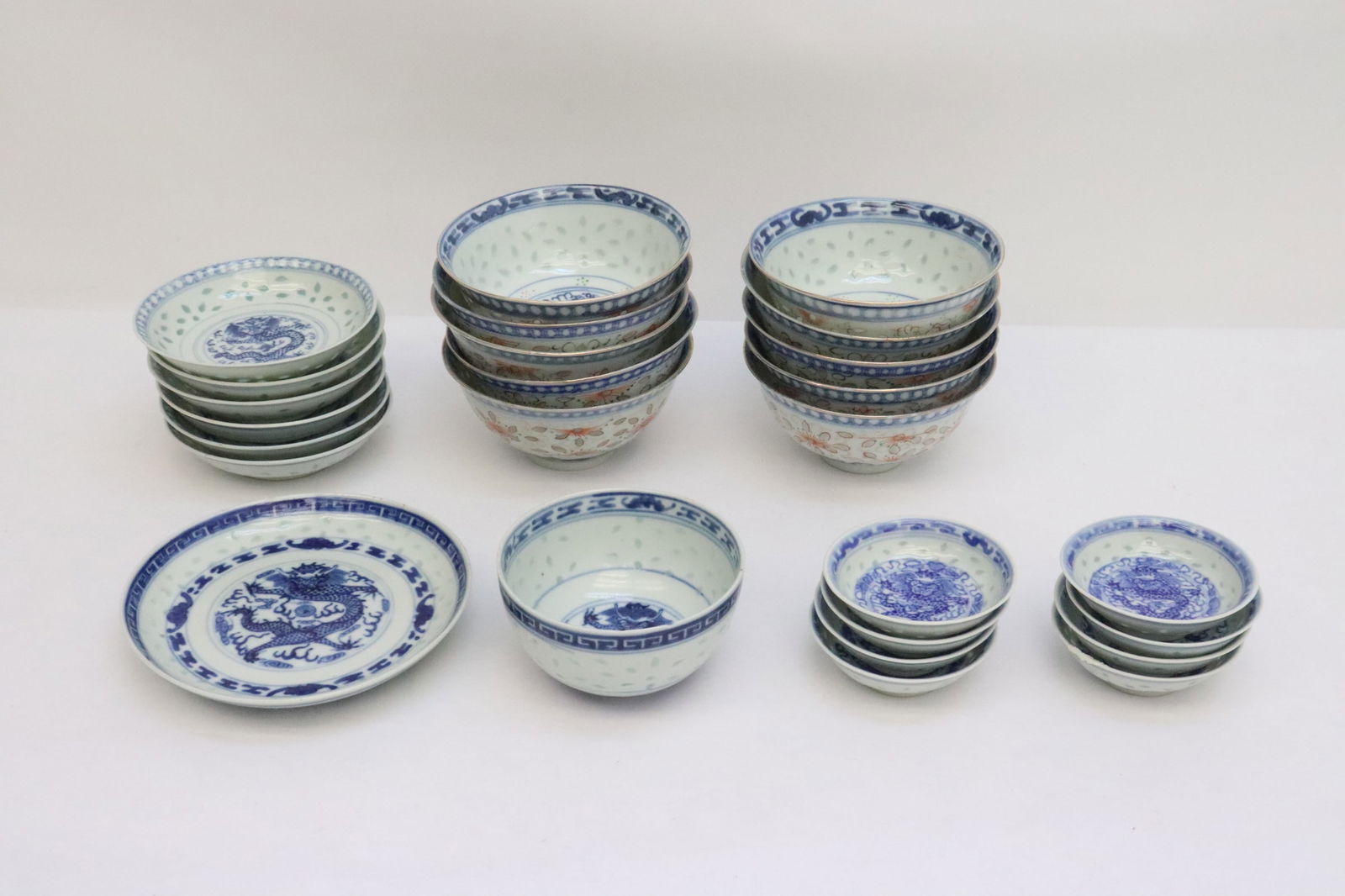 Lot of Chinese b&w porcelain bowls, small dishes (1 of 10)