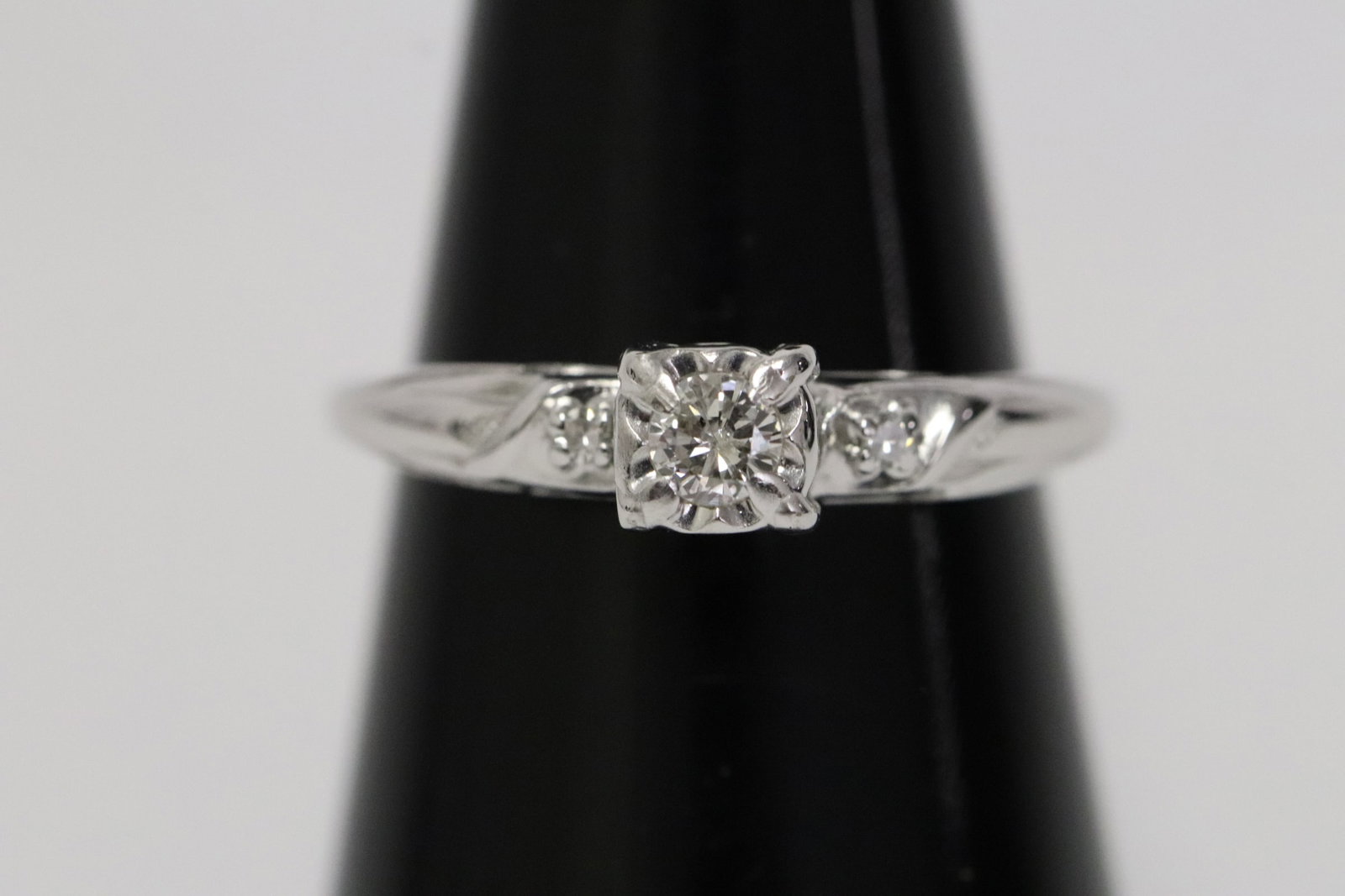 14K W/G diamond ring: 14K W/G diamond ring, center brilliant cut diamond wt. approx. 0.15ct, wt. 2.0gm, size 6.5