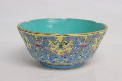 A beautiful famille rose porcelain bowl