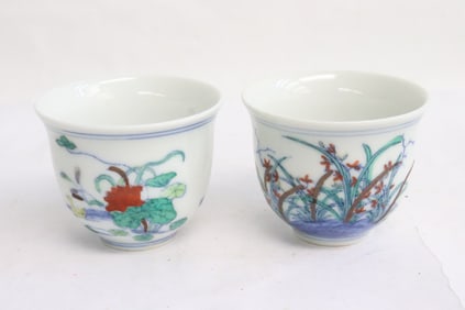 Pair beautiful Chinese wucai porcelain tea cups