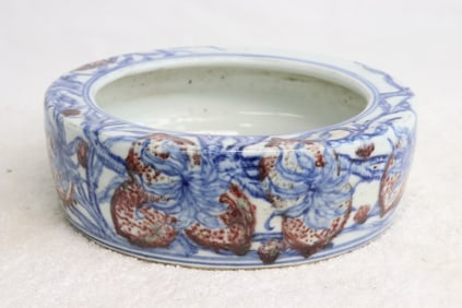 Large Chinese wucai porcelain brush wash