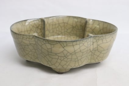 A crackleware porcelain brush wash