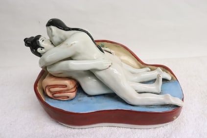 Chinese wucai porcelain sculpture