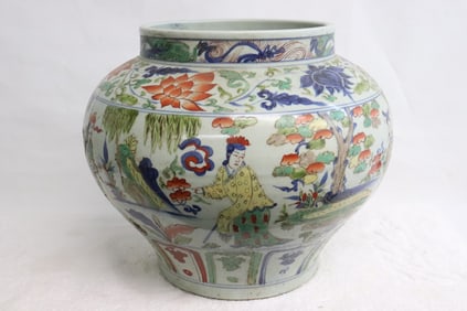 Chinese large wucai porcelain jar