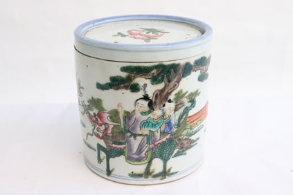 Chinese famille rose porcelain covered tea caddy