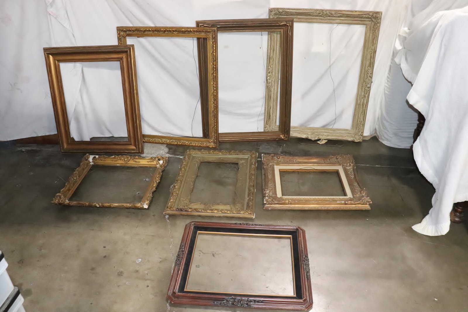 8 picture frames: 8 picture frames, 2.2"x22.2"x24.4" - 2.3"x30.6"x38.5"
