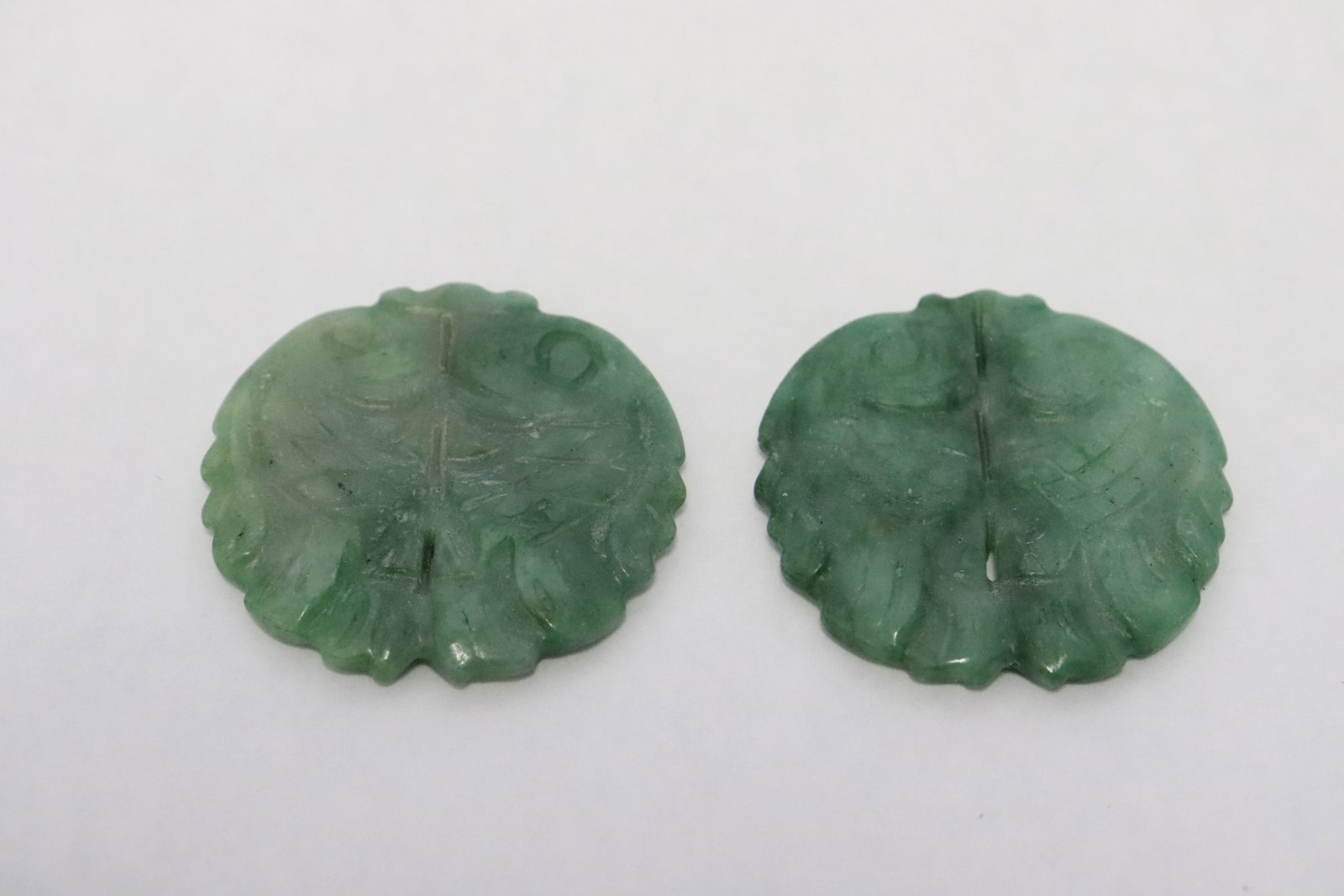 2 Chinese vintage jadeite carved ornaments (1 of 9)