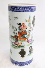 Chinese famille rose porcelain hat vase