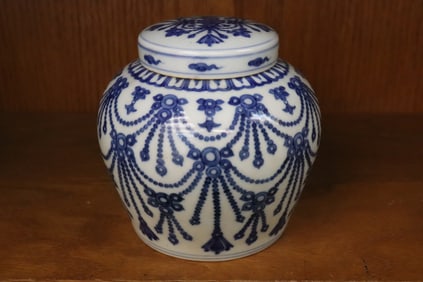 Chinese blue and white porcelain jar